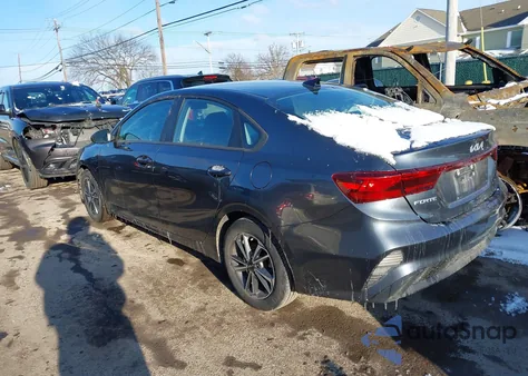 2022 Kia Forte Lxs z USA, uszkodzony, nr VIN 3KPF24AD7NE465399